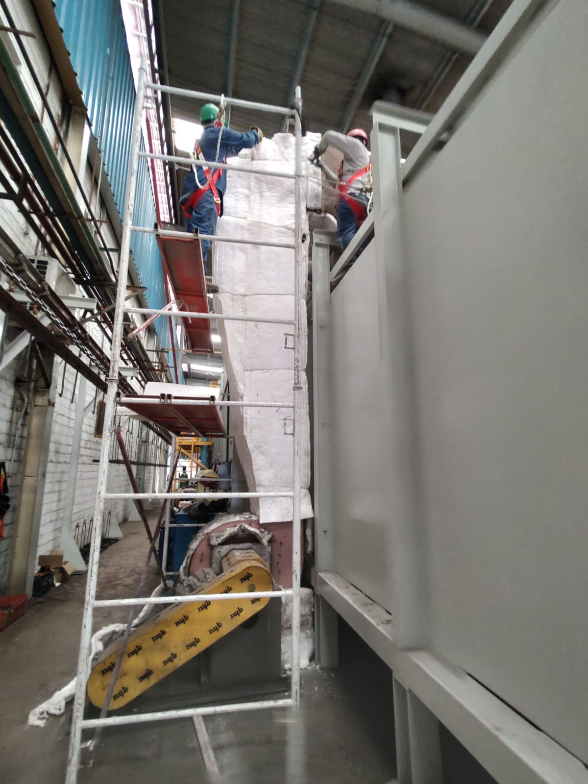 Instalación de aislamiento en ducto